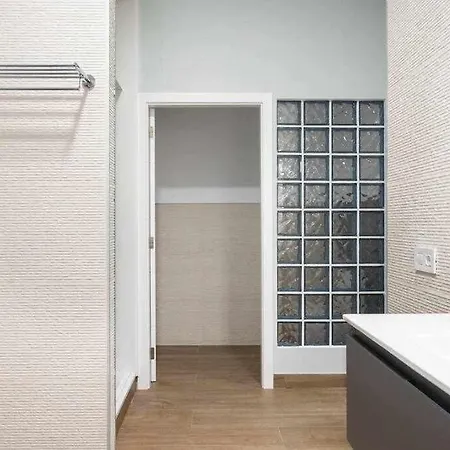 Sunnyland Cruz Loft Parking