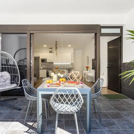 Sunnyland Cruz Loft Parking *